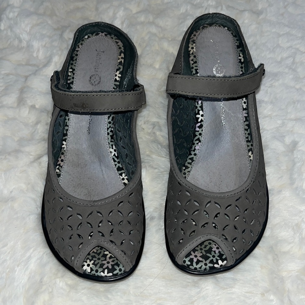 Jambu Women's Journey Encore Slate Laser Cut Peep Toe Wedge Clog Gray Size 6 M
